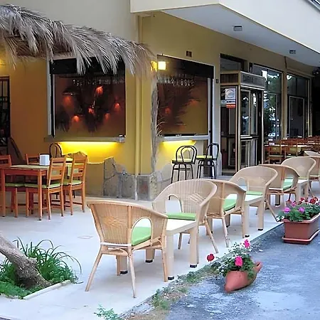 Kleopatra Carina Hotel 2*